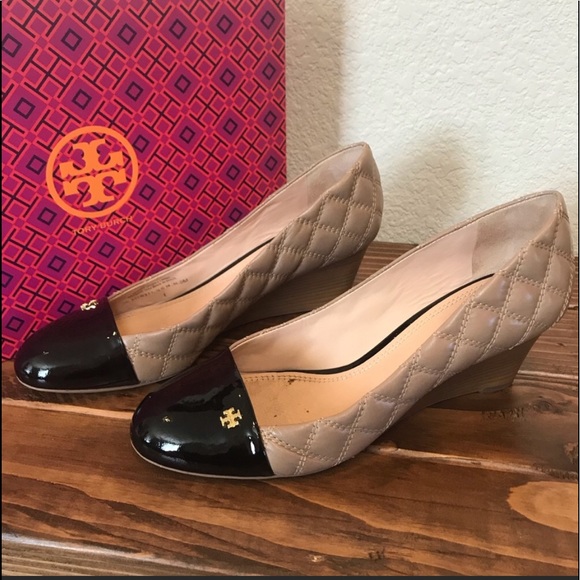 Tory Burch Claremont Quilted wedge Beige 9 - Picture 1 of 8